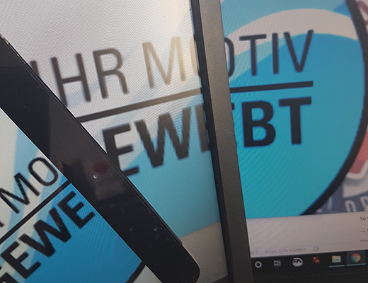 Drei Monitore mit gleichen Bild, aber verschiedenen Farben