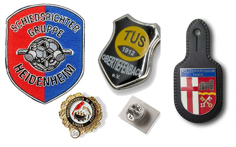 Verschiedene Abzeichen: gestickt, Metallabzeichen, Pins, Brustanhänger, etc.